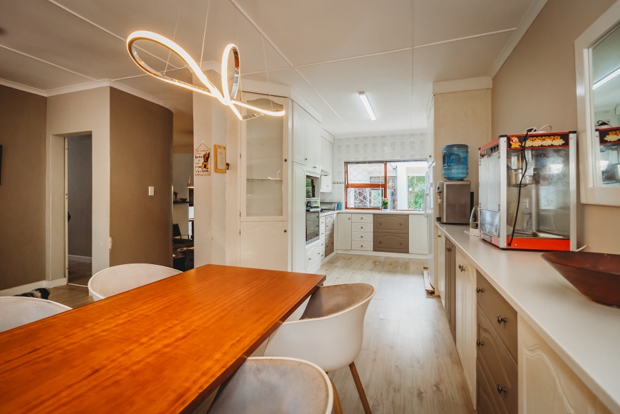 4 Bedroom Property for Sale in Twee Rivieren Western Cape